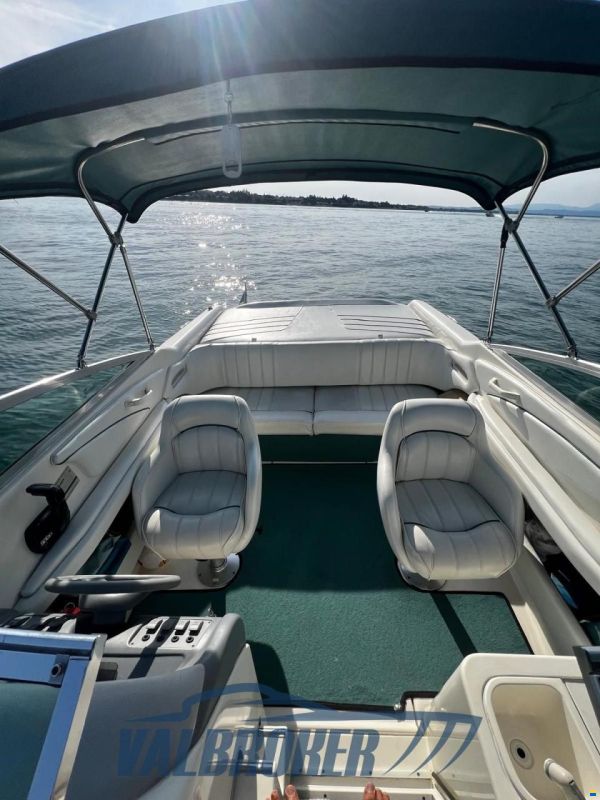 Sea Ray 220 Overnighter