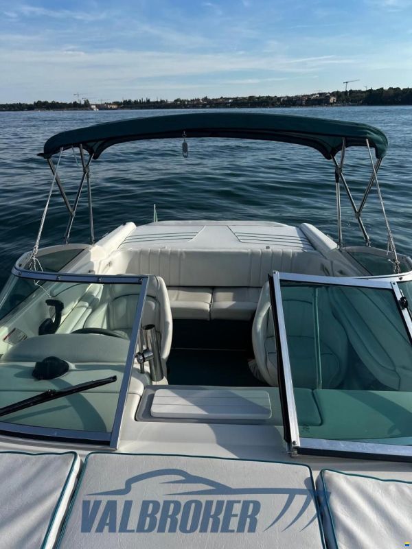 Sea Ray 220 Overnighter