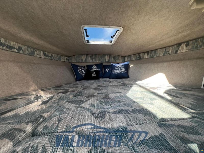 Sea Ray 220 Overnighter