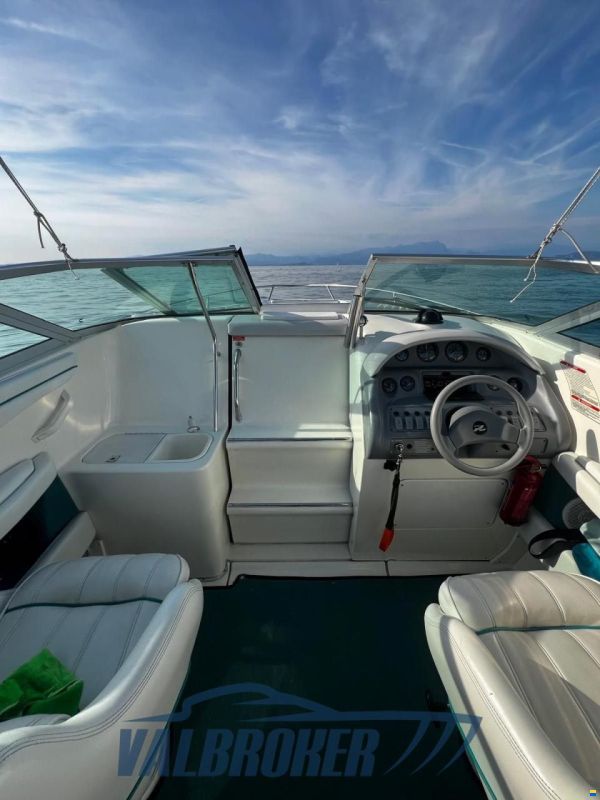 Sea Ray 220 Overnighter