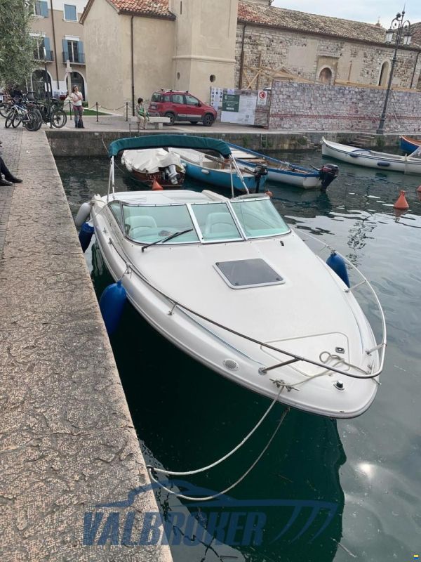 Sea Ray 220 Overnighter