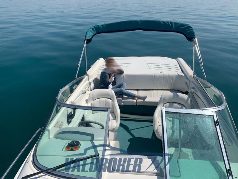 Sea Ray 220 Overnighter