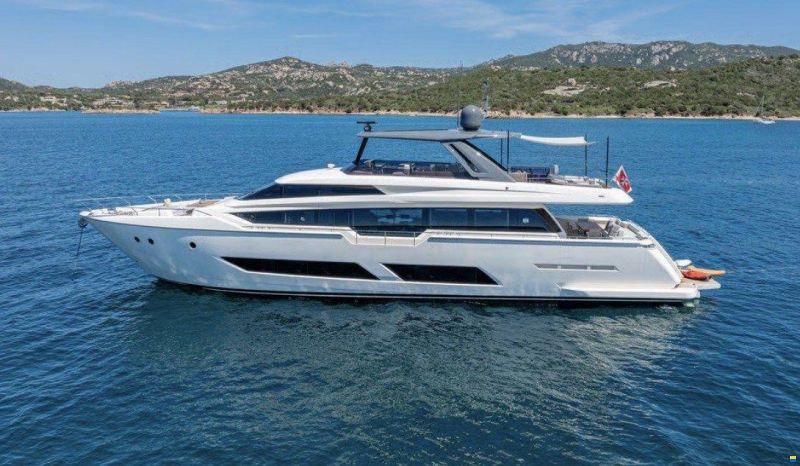 Ferretti 850