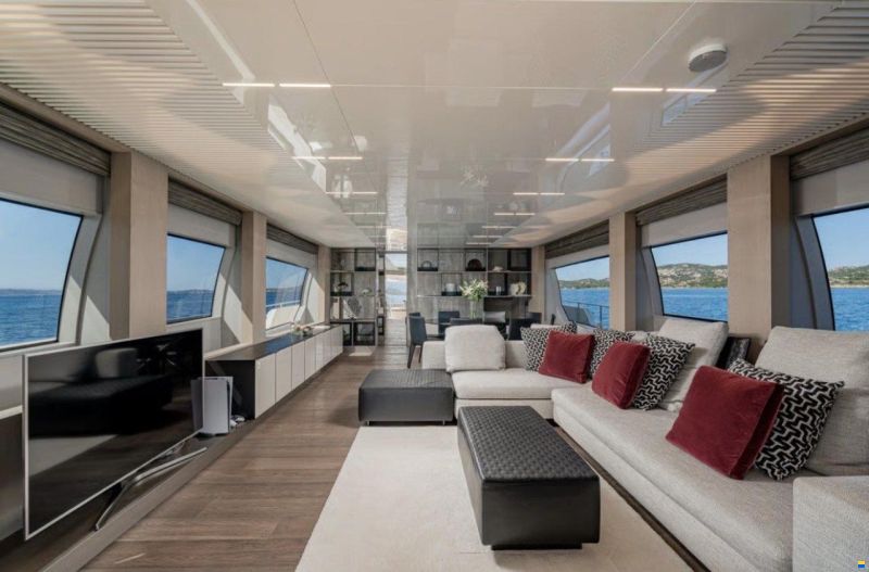 Ferretti 850