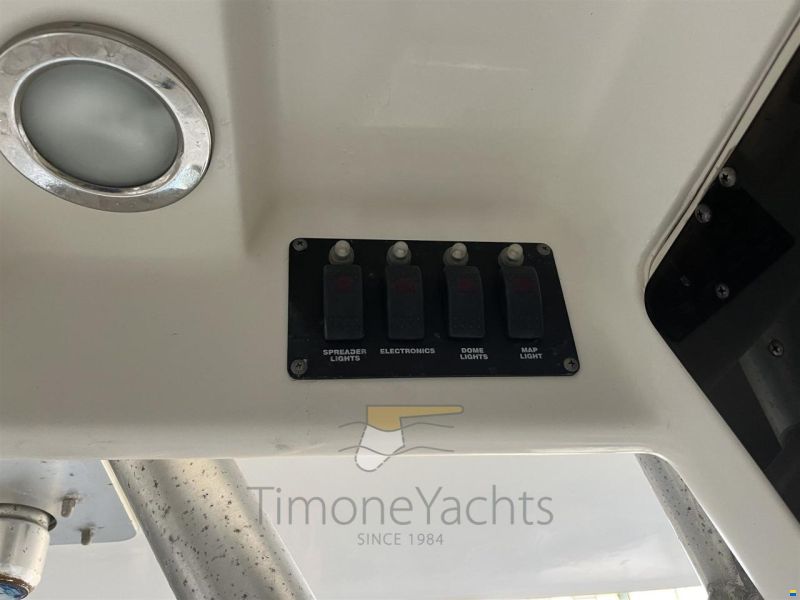Boston Whaler OUTRAGE 320