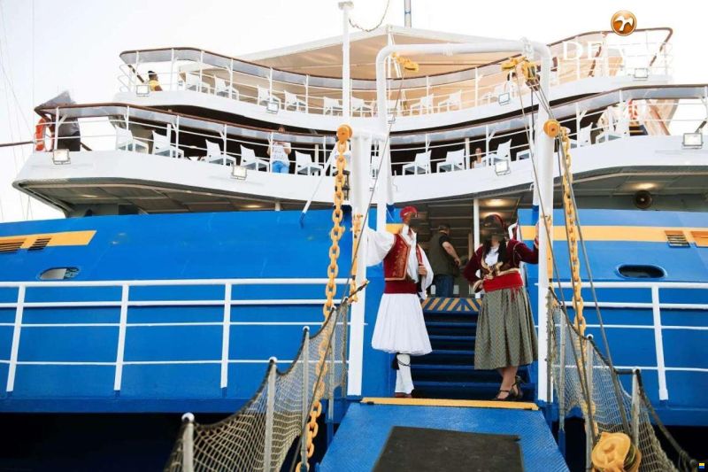 Day Passengers Ship 77.4