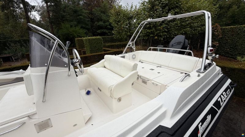 ZAR Formenti Zar 57 welldeck, df150, trailer