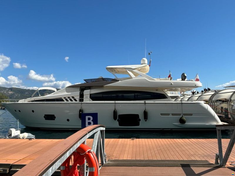 Ferretti Feretti 800