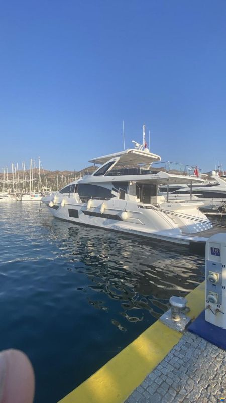 Ferretti Feretti 800