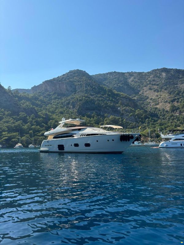 Ferretti Feretti 800