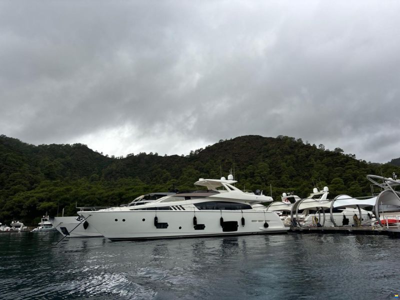 Ferretti Feretti 800