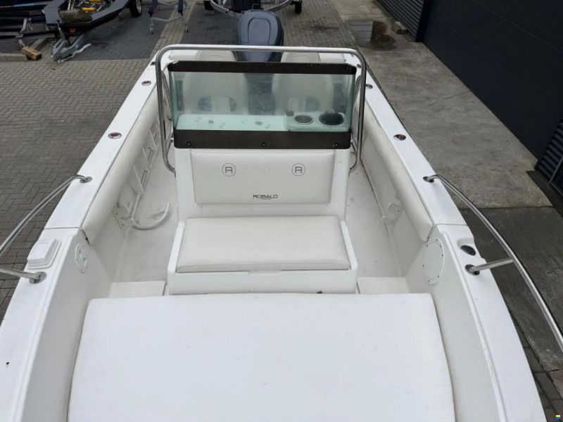 Robalo 1820 Center Console