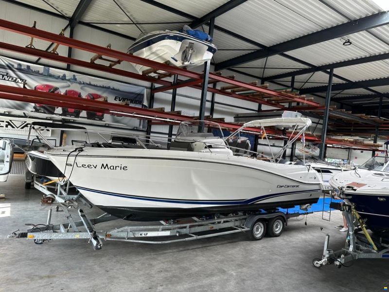 Jeanneau Cap Camarat 9.0 Center Console