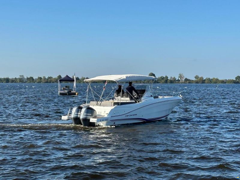Jeanneau Cap Camarat 9.0 Center Console