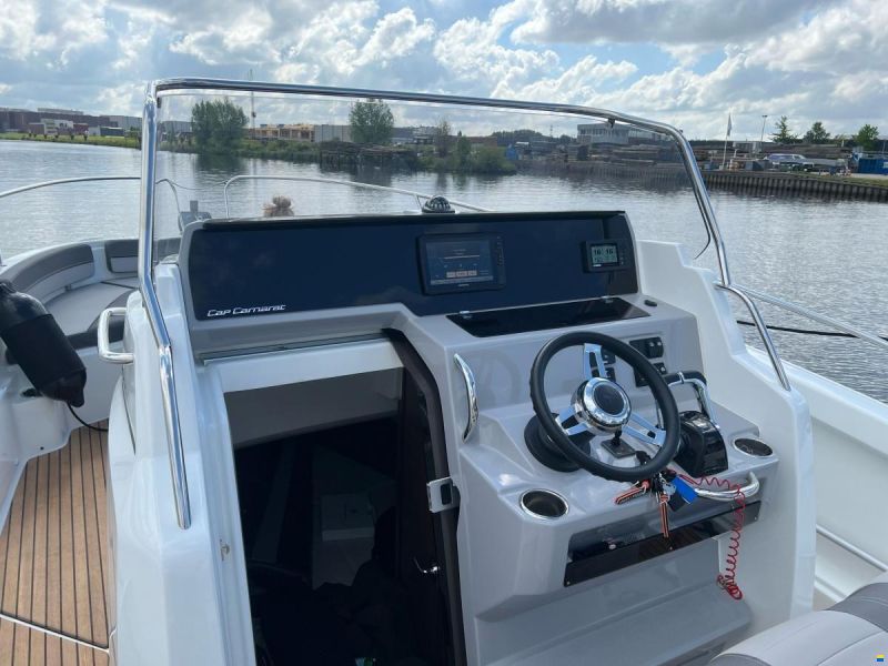 Jeanneau Cap Camarat 9.0 Center Console