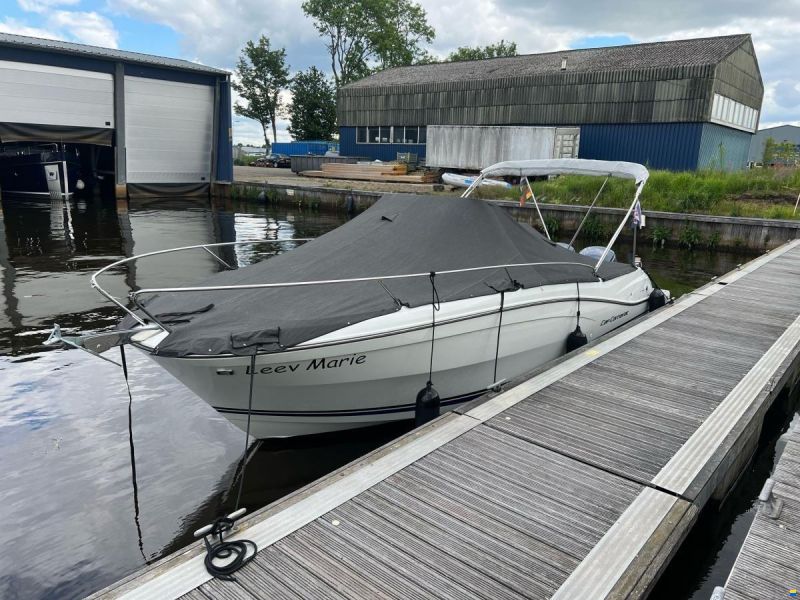 Jeanneau Cap Camarat 9.0 Center Console