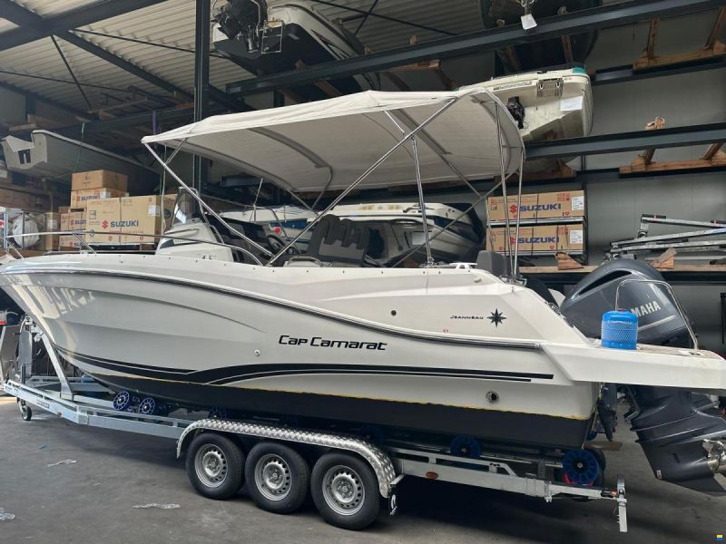 Jeanneau Cap Camarat 9.0 Center Console