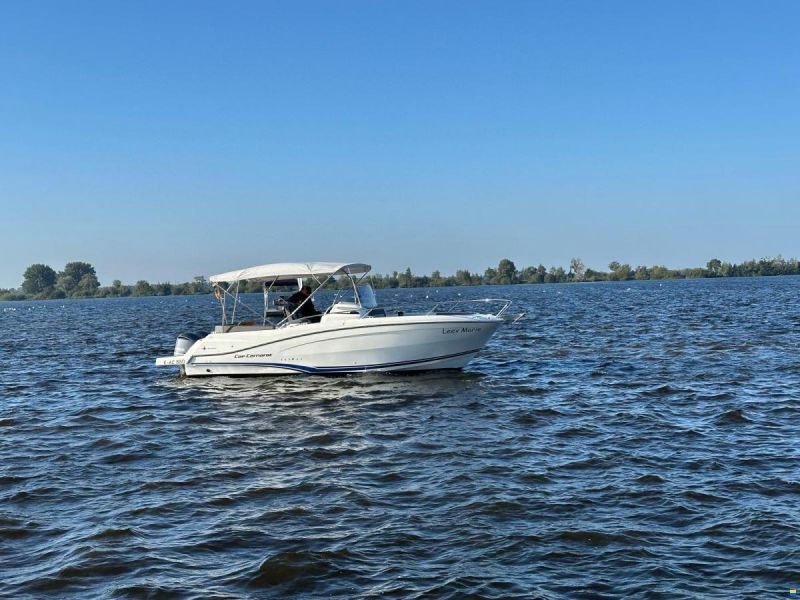 Jeanneau Cap Camarat 9.0 Center Console