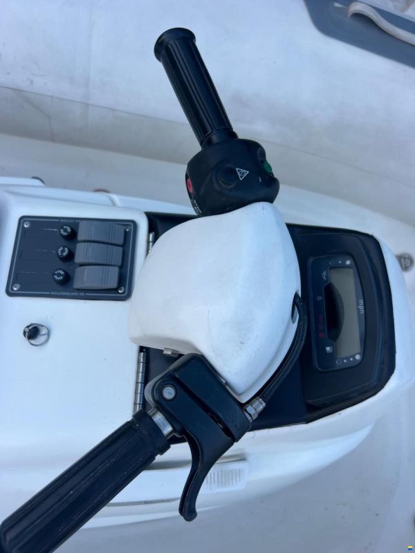 Avon 320 Sea Sport