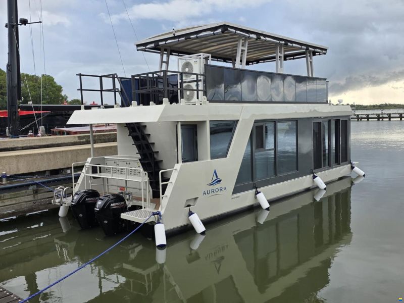 Aurora Boat 40