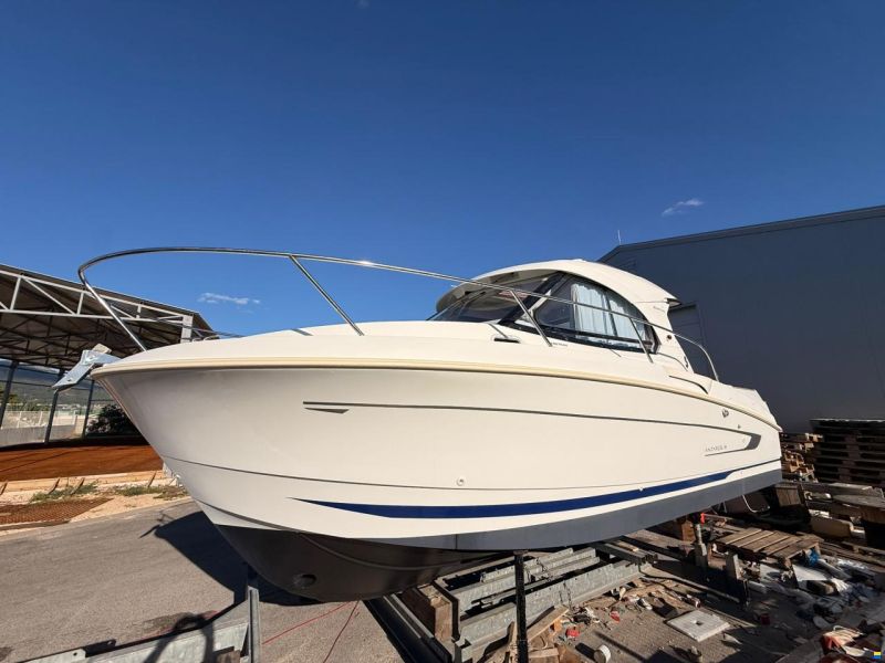 Beneteau Antares 8