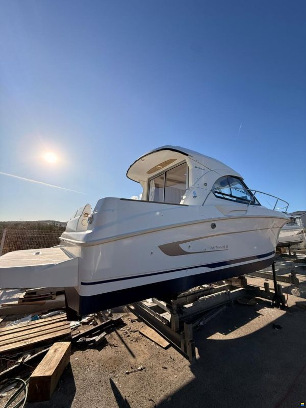 Beneteau Antares 8