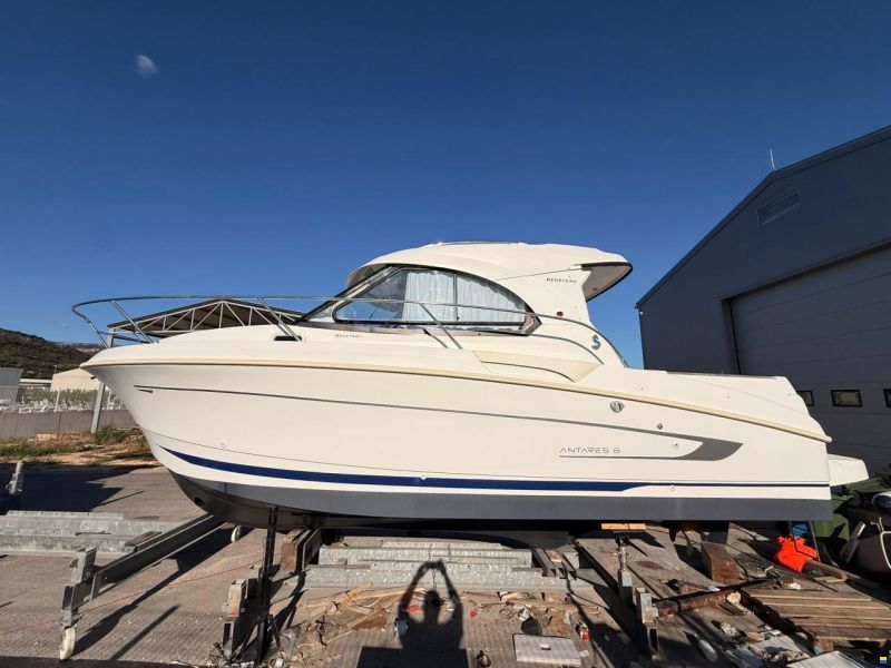Beneteau Antares 8