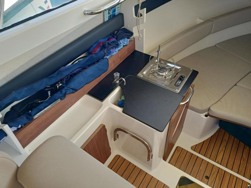 Quicksilver Arvor 810