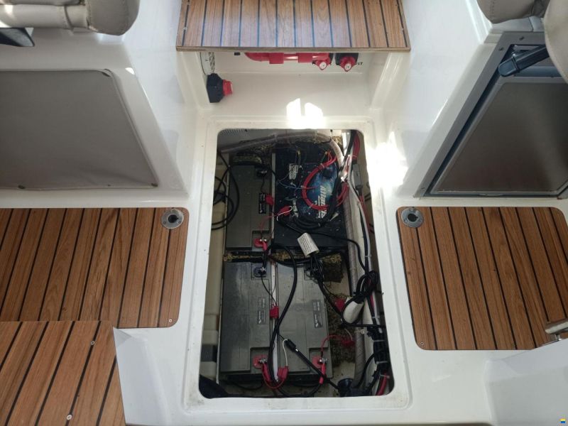 Quicksilver Arvor 810