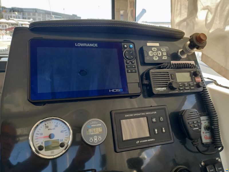 Quicksilver Arvor 810