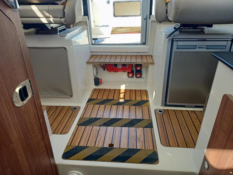Quicksilver Arvor 810