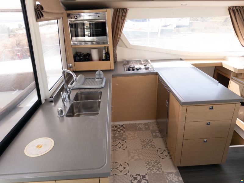 Fountaine Pajot Helia 44