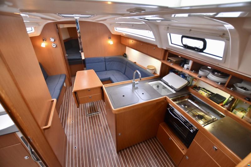 Bavaria Cruiser37