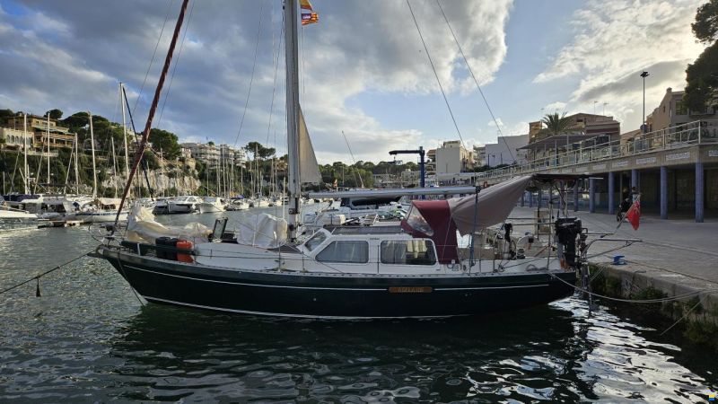 Trident Voyager 35