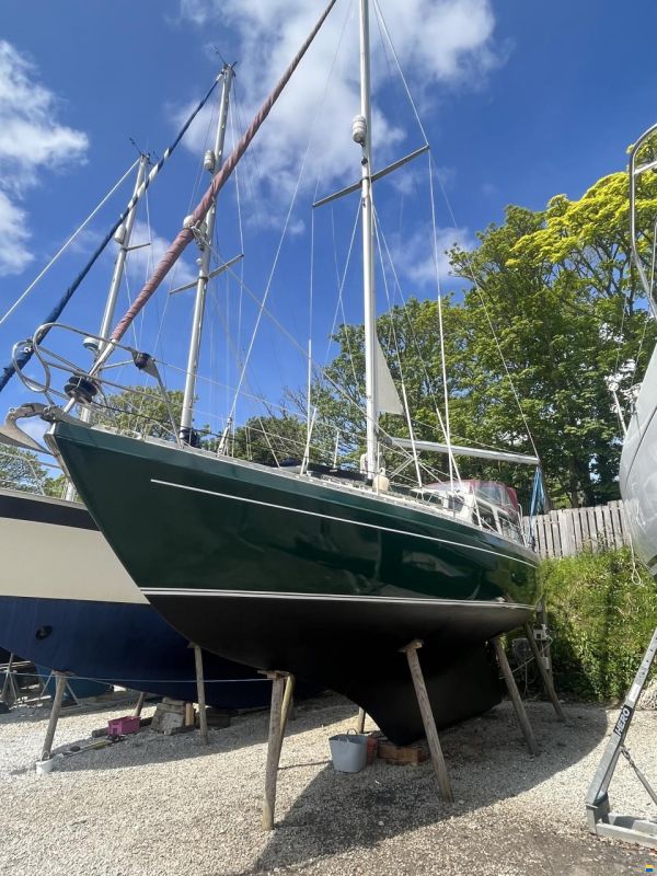 Trident Voyager 35