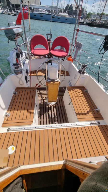 Trident Voyager 35