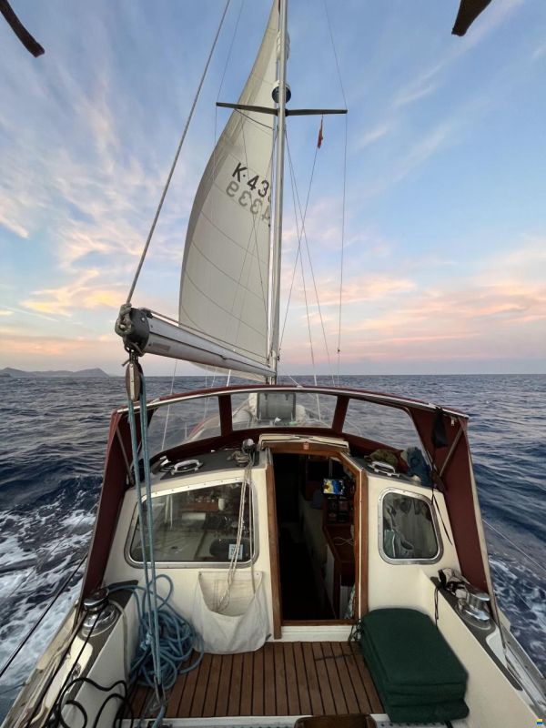 Trident Voyager 35