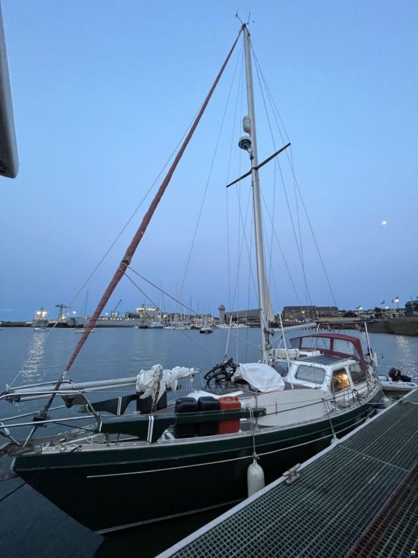 Trident Voyager 35