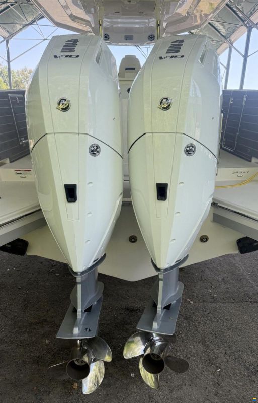 Regal Marine 33 SAV