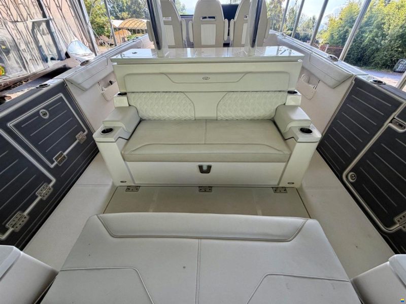 Regal Marine 33 SAV
