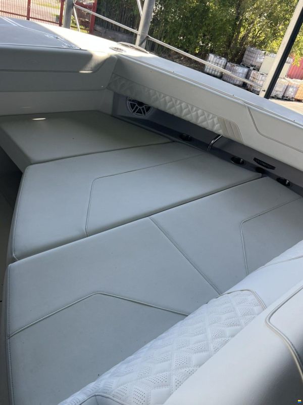 Regal Marine 33 SAV