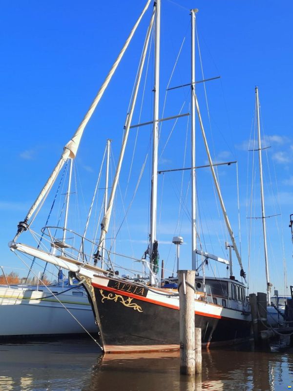 Schooner 43 "Aleja"