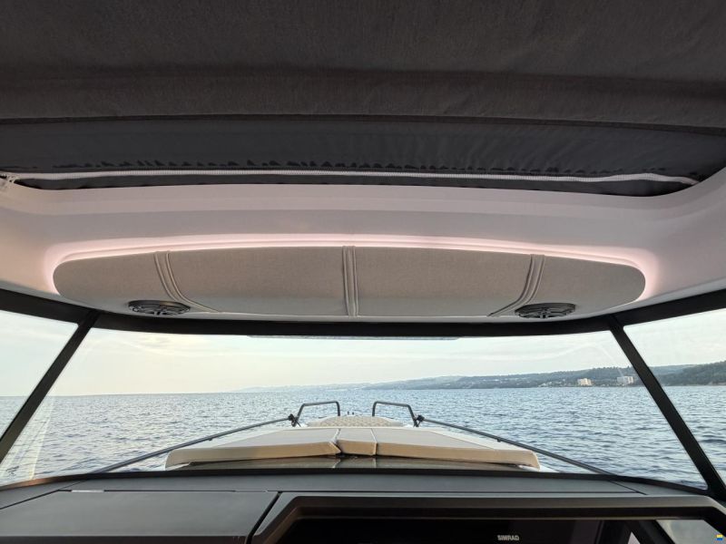 Axopar 37 CROSS CABIN BRABUS LINE