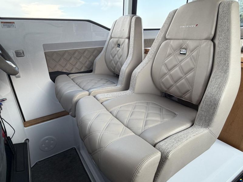 Axopar 37 CROSS CABIN BRABUS LINE