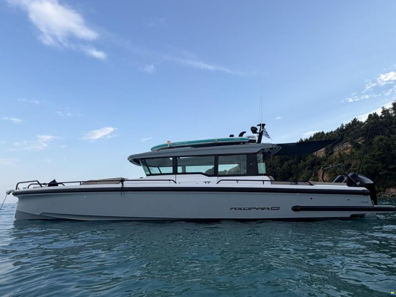 Axopar 37 CROSS CABIN BRABUS LINE