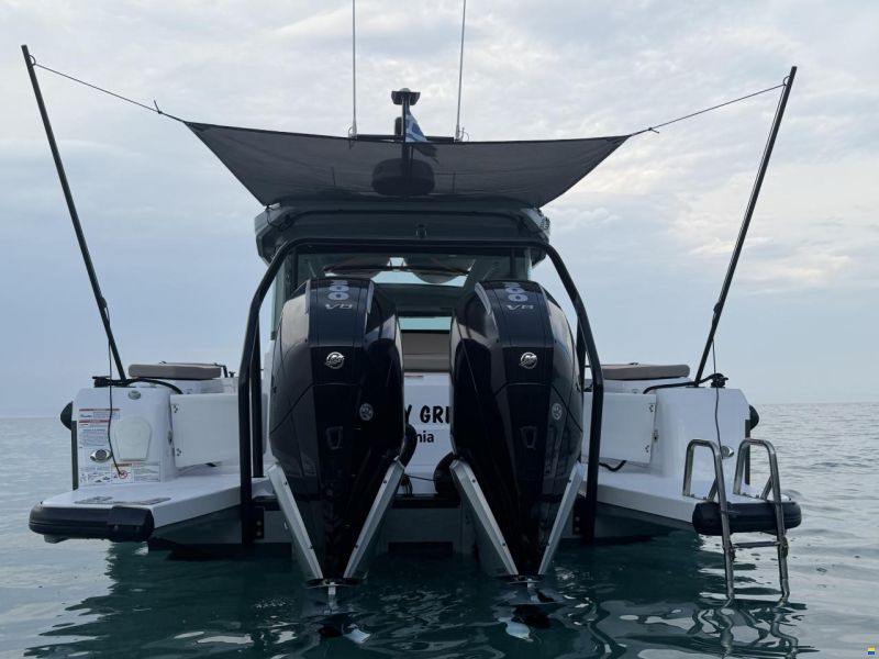 Axopar 37 CROSS CABIN BRABUS LINE