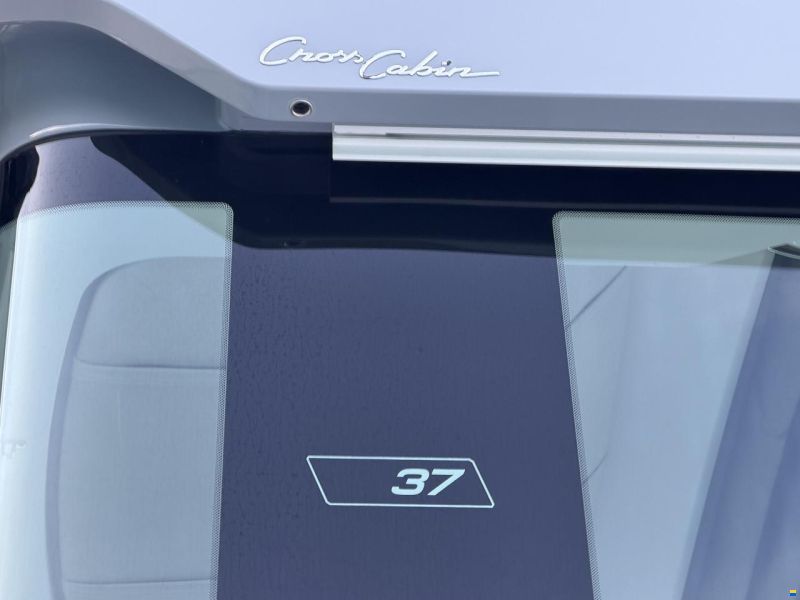 Axopar 37 CROSS CABIN BRABUS LINE