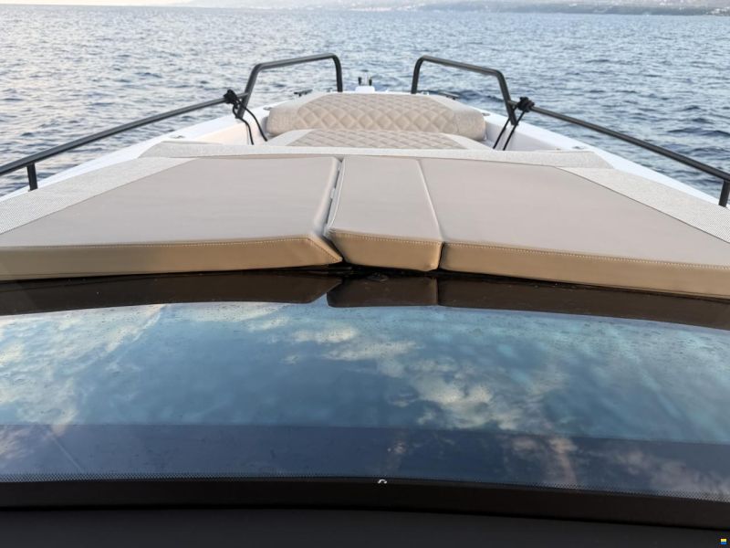 Axopar 37 CROSS CABIN BRABUS LINE