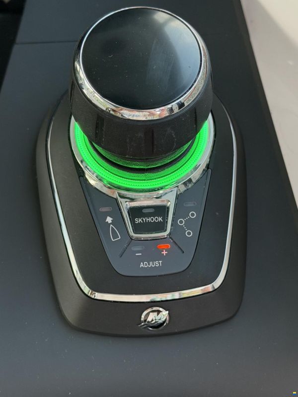 Axopar 37 CROSS CABIN BRABUS LINE