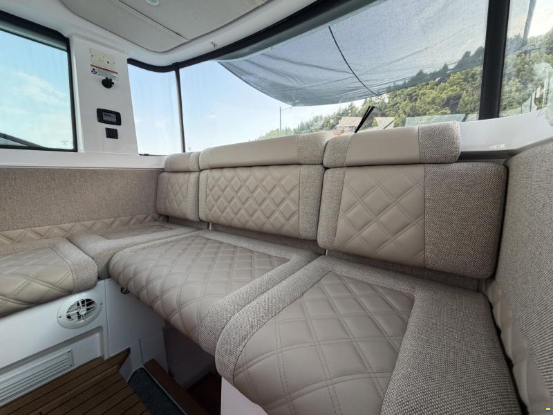 Axopar 37 CROSS CABIN BRABUS LINE